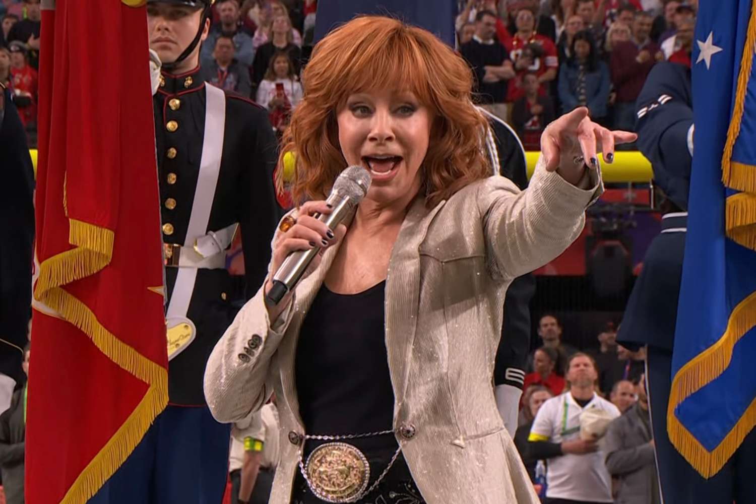 Reba McEntires Soaring National Anthem Moves Super Bowl Players to